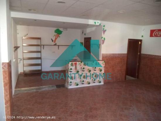 SE VENDE local en zona Mejostilla - CACERES