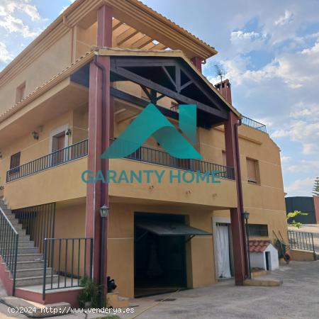  SE VENDE CHALET EN SIERRA DE FUENTES - CACERES 