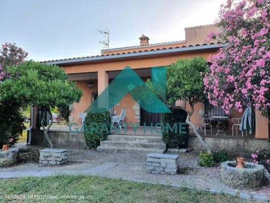 Se VENDE magnífico Chalet con Parcela en zona de las VIÑAS - CACERES