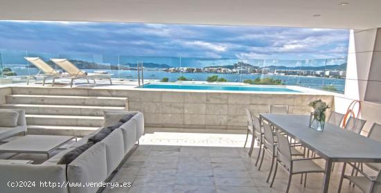 Exclusiva y lujosa casa de diseño en venta,  primera línea de mar - BALEARES