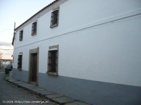 CASA DEL SIGLO XIX!! MUY BIEN CONSERVADA - BADAJOZ