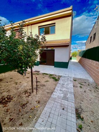  Chalet pareado en venta en calle de Dulcinea - MADRID 