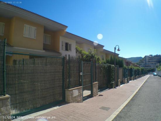 ADOSADO CON PISCINA EN PLENA NATURALEZA, EN SERRA - VALENCIA