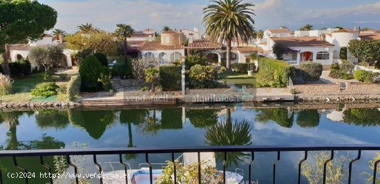  CASA CON AMARRE EN EMPURIEBRAVA 