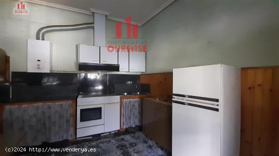 PLANTA BAJA DE UNA VIVIENDA UNIFAMILIAR CON NEGOCIO DE HOSTELERÍA Y SÓTANO PARA GARAJE. - ORENSE