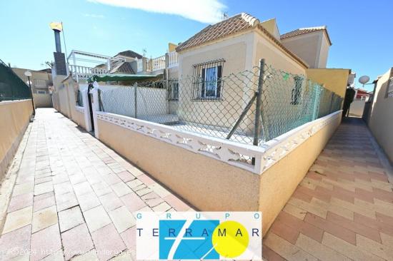  FANTASTICO CHALET ADOSADO CON GRAN TERRAZA - ALICANTE 