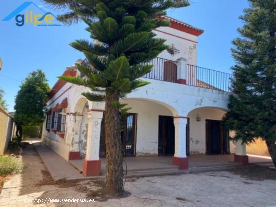  GRAN CHALET EN LA LUISIANA EN UNA MAGNIFICA ZONA - SEVILLA 