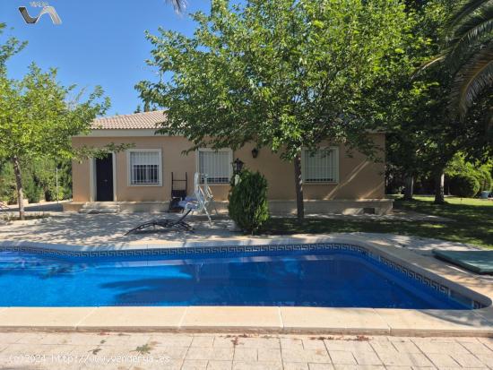 CHALET CON PISCINA - CIUDAD REAL