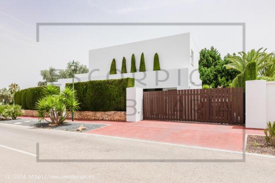  Chalet independiente en primera línea de Golf - VALENCIA 