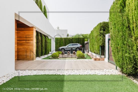 Chalet independiente en primera línea de Golf - VALENCIA