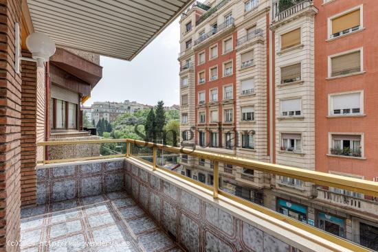 Vivienda en venta con vistas al Turó Parc - BARCELONA