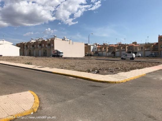  SOLAR DE 154M² EN LAS CABAÑUELAS NORTE - ALMERIA 