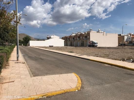 SOLAR DE 154M² EN LAS CABAÑUELAS NORTE - ALMERIA