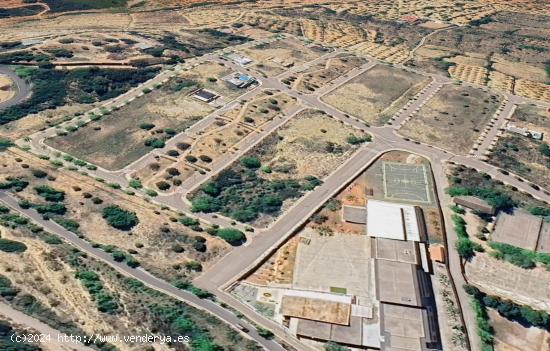 PARCELA DE TERRENO URBANO DE USO RESIDENCIAL Y TIPOLOGÍA UNIFAMILIAR ADOSADA EN CABANES - CASTELLON