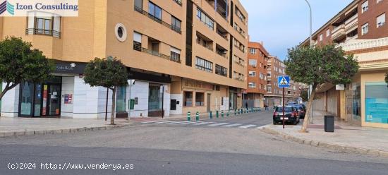 local comercia de 450 m2 y con fachada a  2 calles frente cerntro comercial carrefour - ALBACETE