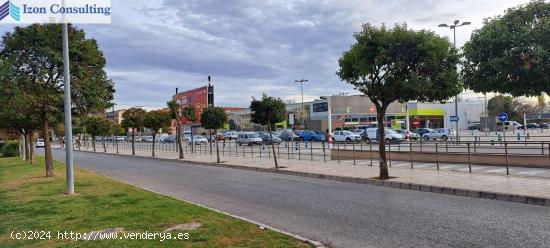 local comercia de 450 m2 y con fachada a  2 calles frente cerntro comercial carrefour - ALBACETE