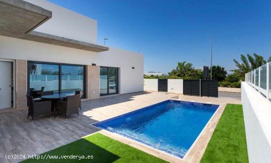  VILLA INPENDIENTE DE 3 DORM.DE DISEÑO MEDITERRANEO EN DAYA NUEVA(ALICANTE) - ALICANTE 