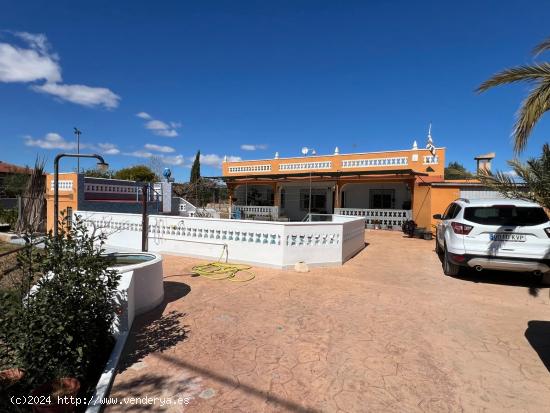  PRECIOSO CHALET EN UN ENTORNO RURAL MUY TRANQUILO, CON TODOS LOS SERVICIOS - VALENCIA 