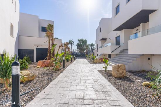 Alquiler de dúplex de obra nueva con 4 Habitaciones en Almerimar, Residencial Portobello. - ALMERIA