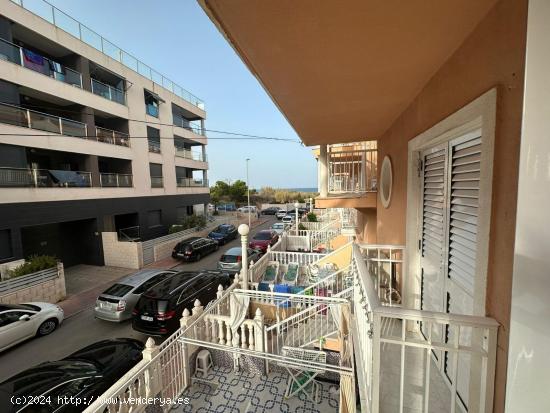 Duplex con piscina totalmente reformado y amueblado a estrenar, a 80 metros de la Playa de La Mata -