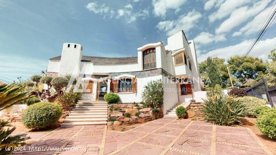  Elegante y amplia propiedad ubicada en Montecañada - VALENCIA 