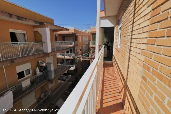 PRECIOSO ÁTICO REFORMADO CON VISTAS AL MAR - ZONA PLAYA NAUFRAGOS, TORREVIEJA - - ALICANTE