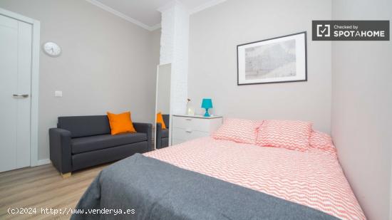 Habitación equipada con armario independiente en piso compartido, Eixample - VALENCIA