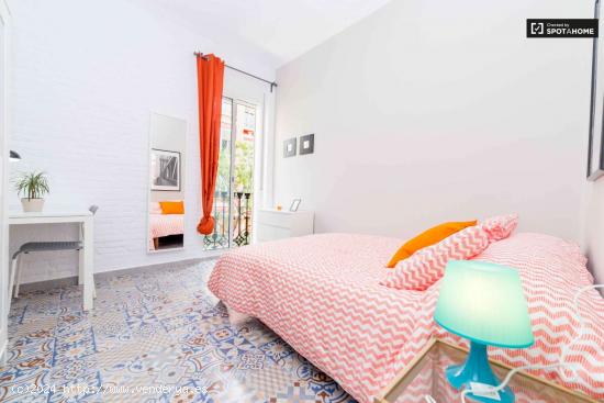  Habitación exterior con escritorio en un apartamento de 5 dormitorios, Eixample - VALENCIA 