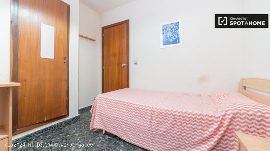 Alojamiento con patio interior con vista a la ventana en un apartamento de 5 dormitorios, La Saïdia