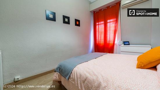 Acogedora habitación con cama doble en alquiler en Ciutat Vella - VALENCIA