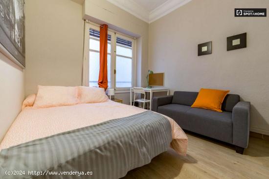  Habitación soleada con cama doble en alquiler en Ciutat Vella - VALENCIA 