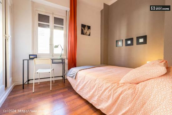  Elegante habitación en alquiler en un apartamento de 5 dormitorios en Ciutat Vella - VALENCIA 