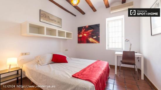 Luminoso dormitorio para alquilar en apartamento de 3 dormitorios. - VALENCIA