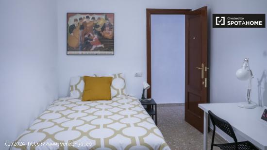 Alquiler de habitaciones en piso de 6 dormitorios en Camins Al Grau, Valencia - VALENCIA