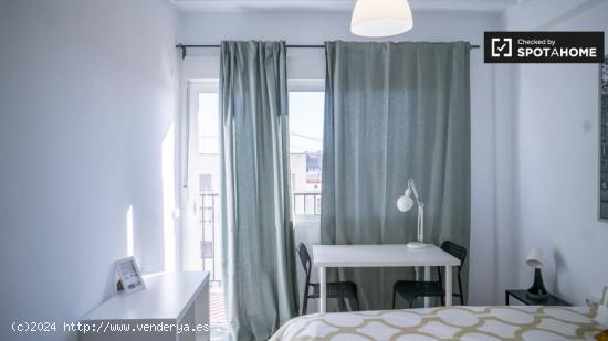 Alquiler de habitaciones en piso de 6 dormitorios en Camins Al Grau, Valencia - VALENCIA