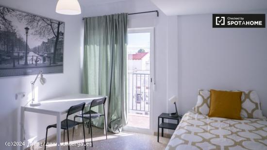 Alquiler de habitaciones en piso de 6 dormitorios en Camins Al Grau, Valencia - VALENCIA