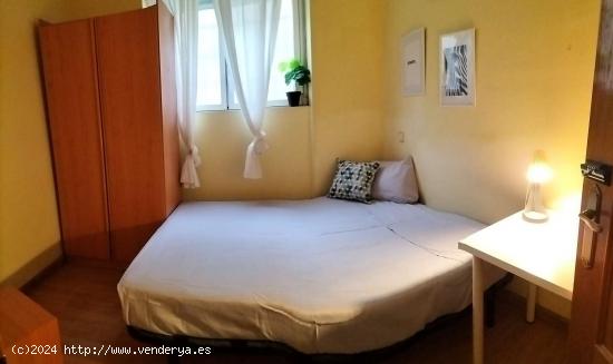  ¡Habitaciones en alquiler en un piso de 7 habitaciones en Madrid! - MADRID 