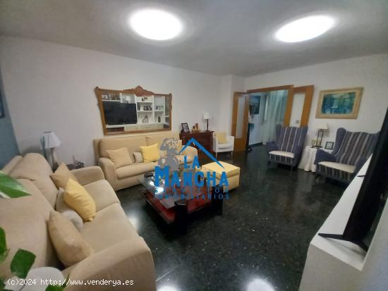 INMOBILIARIA LA MANCHA VENDE FANTÁSTICO PISO EN PLENO CENTRO DE ALBACETE, CON PATIO Y GARAJE. - ALB