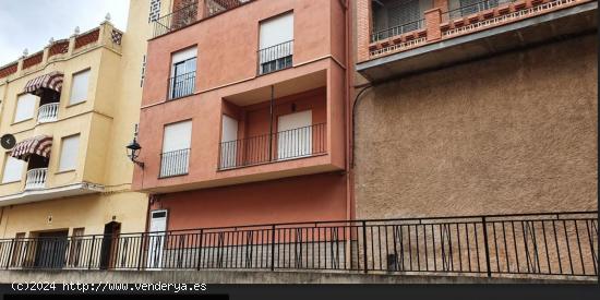 Se vende Magnifica cas en Alfondeguilla con 2 plantas y salida a dos calles. - CASTELLON