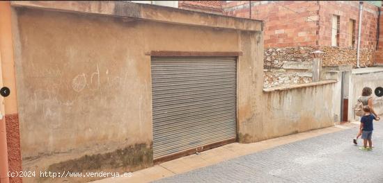 Se vende Magnifica cas en Alfondeguilla con 2 plantas y salida a dos calles. - CASTELLON