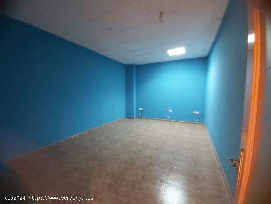 ALQUILA  O VENDE LOCAL COMERCIAL EN VILLENA - ALICANTE