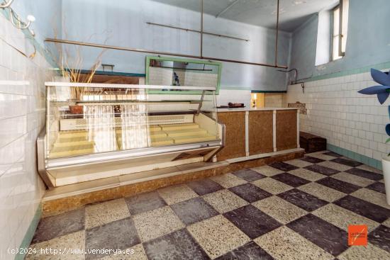 CASA ADOSADA CON LOCAL COMERCIAL EN VENTA EN EL CENTRO DE ULLDECONA (TARRAGONA) - TARRAGONA