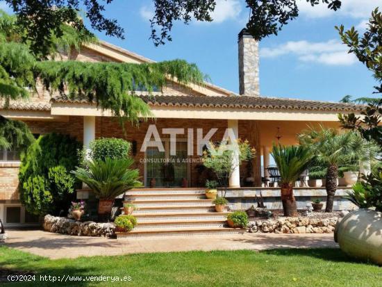 MAGNÍFICO CHALET EN VENTA CON EXCELENTES VISTAS A LA MONTAÑA. - VALENCIA