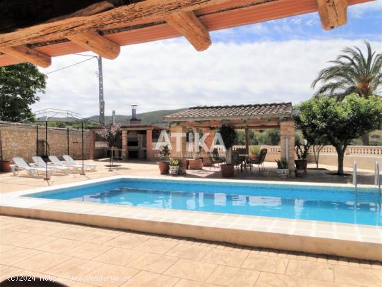 VILLA RESTAURADA EN UN ENTORNO PRIVILEGIADO, CON EXCELENTES VISTAS! - VALENCIA