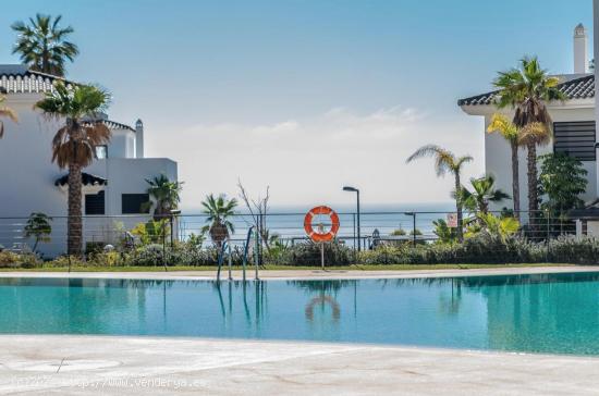 ¡APARTAMENTO EN ESTEPONA, CON VISTAS MUY ABIERTAS ! - MALAGA