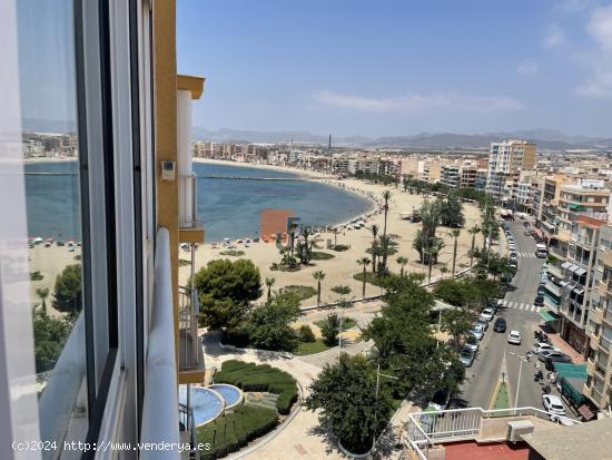  Fantástica vivienda en 1ª línea de Playa de Poniente  La Colonia  con vistas al mar, en Águilas. 