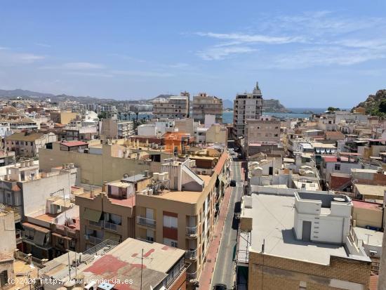 Fantástica vivienda en 1ª línea de Playa de Poniente  La Colonia  con vistas al mar, en Águilas.