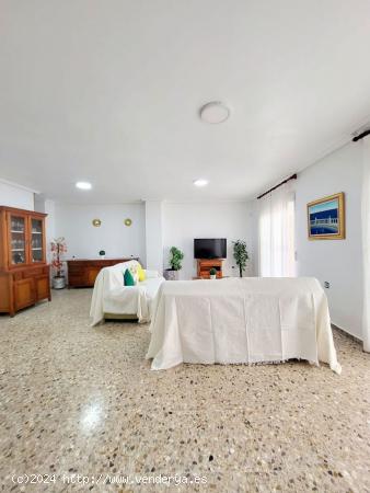 Apartamento espectacular de 5 dormitorios con vistas laterales a la playa - ALICANTE