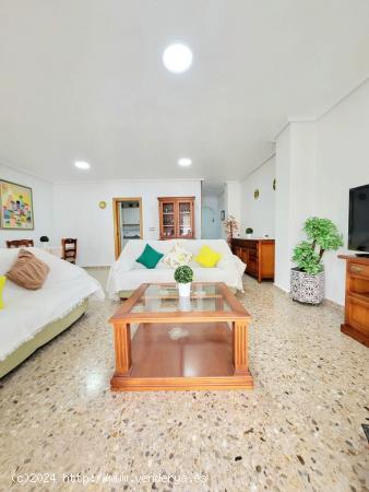 Apartamento espectacular de 5 dormitorios con vistas laterales a la playa - ALICANTE