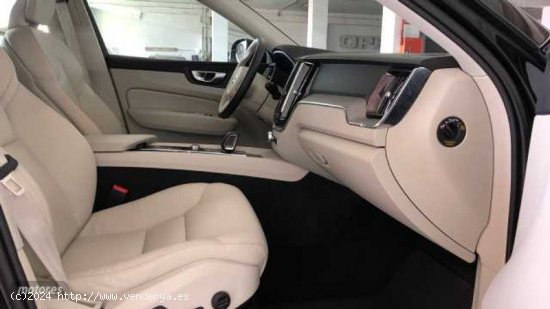 Volvo XC 60 XC60 Core, B4 Semihibrido, Diesel de 2023 con 27.987 Km por 45.900 EUR. en Almeria